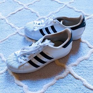 adidas superstars (size 6)